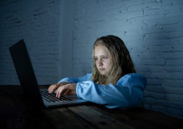 Biztonságos internethasználat – így óvhatja meg gyermekét