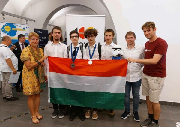 Két magyar ezüstérem a Közép-Európai Informatikai Diákolimpián