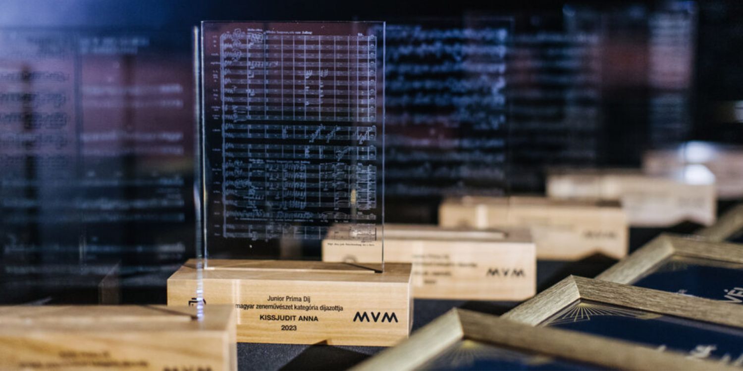 2023-as Junior Prima díj zeneművész kategóriájának emlék plakettjei.