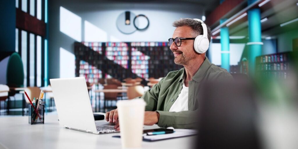 Tanulnál munka mellett? Így illeszd be a képzést a napirendedbe